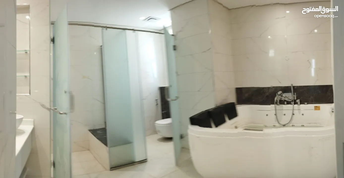 للايجار فيلا فخمة جديده كلياً  5 غرف و المرافق - Brand New Villa For Rent 5 BHK with Facility