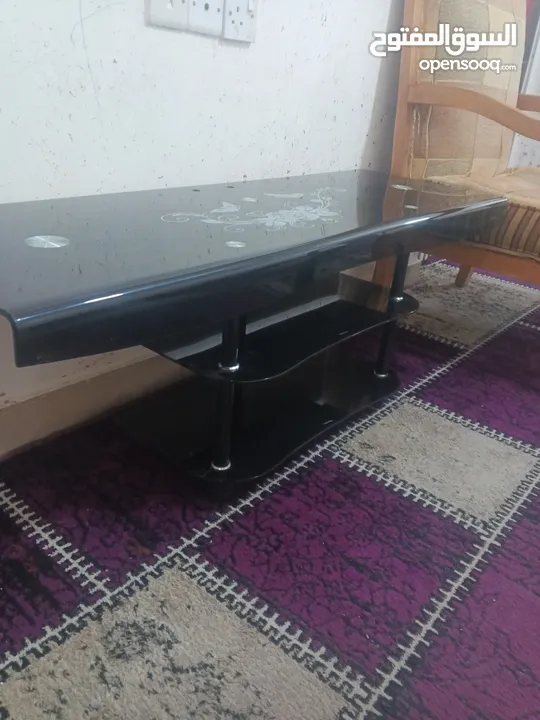 طاولة تلفزيون