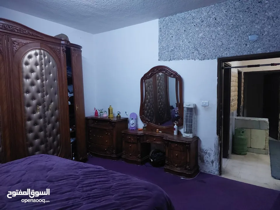 شقه ارضيه للبيع كاش او اقساط عن طريق البنك العربي الإسلامي الدولي في عمان حي نزال على الشارع الرئيسي