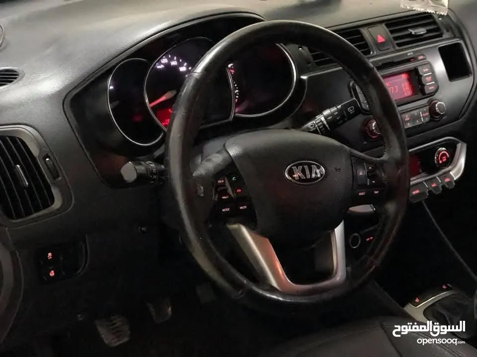 كيا  برايد على الكاش 33000.  2013 ترخيص 2013  جير عادي  محرك ديزل 1400cc turbo  فل اضافات  فتحه س