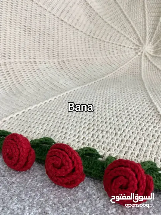 باقة ورد كروشيه يدوية - ترند أنيق لتزيين الطاولات والهدايا، تصميم فني بلمسة أنثوية راقية.