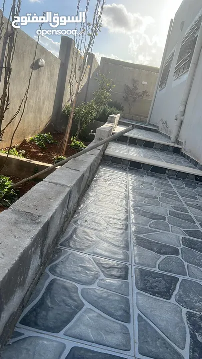 بيت مستقل في ارقى مناطق الزرقاء ضاحية البستان   واجهة حجر تشطيب سوبر ديلوكس مسطح البناء 170الارض500