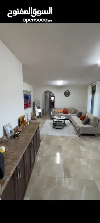 شقة سكنية 165 متر صافي بإطلالة مباشرة على جامعة بيرزيت الشارع الرئيسي