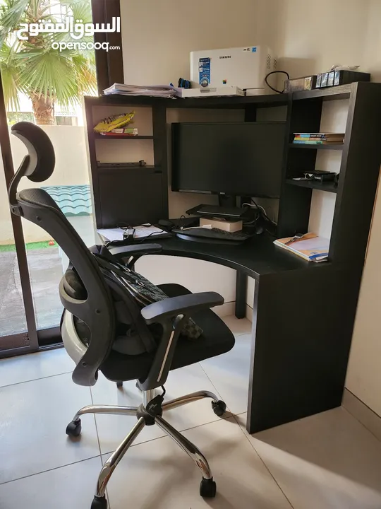 Desk and ofdice chair
