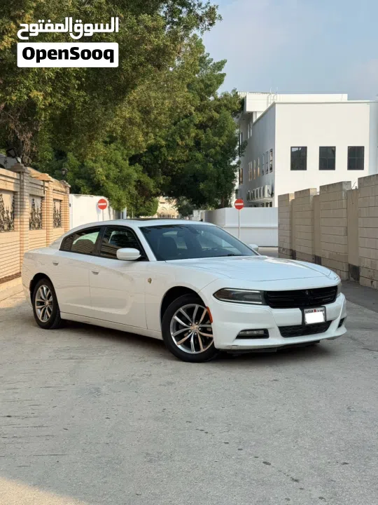 DODGE CHARGER SXT 2016 V6 FULL OPTION - SINGLE OWNER - AGENCY MAINTAINED - EXCELLENT CONDITION CAR!