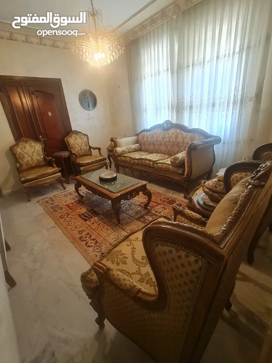 طقم كنب فاخر كالجديد