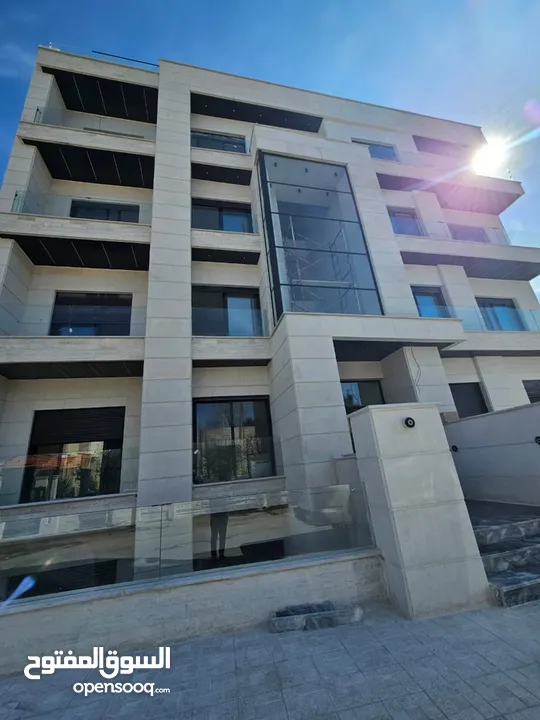 ارضية استثمارية 100متر مع ترس مقسمة الى استديو عدد 2 في ضاحية الرشيد  خلف الجامعة الاردنية