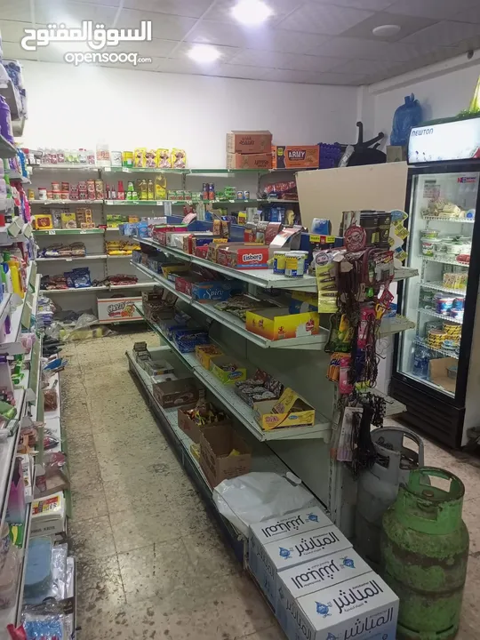 سوبرماركت للبيع