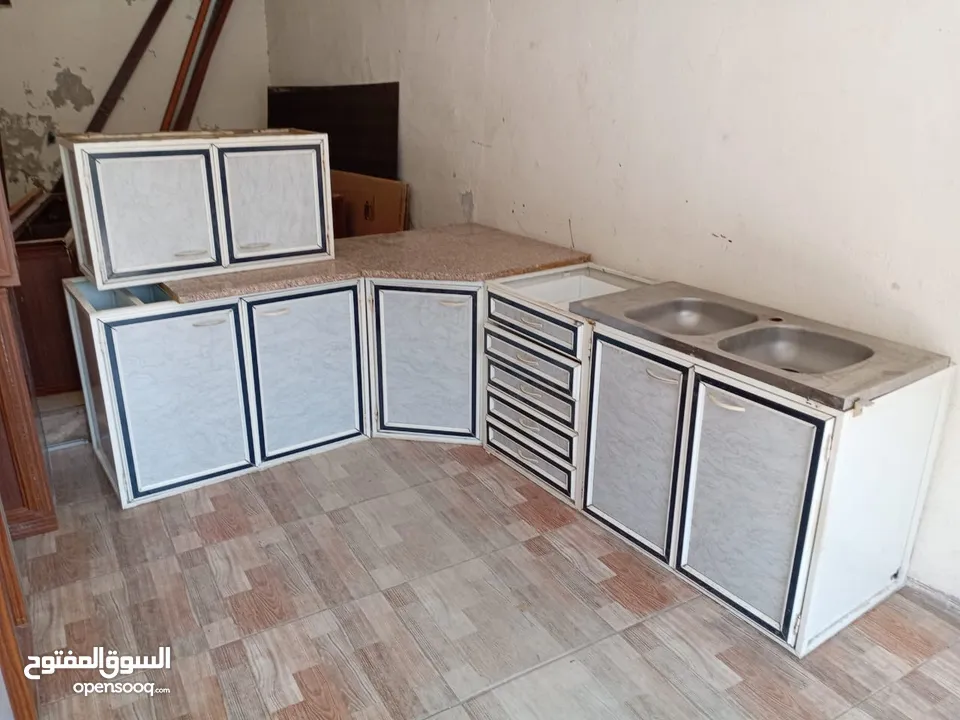 مطبخ ألمنيوم 3.2  كما موضح بالصوره بحال الوكاله  عمان