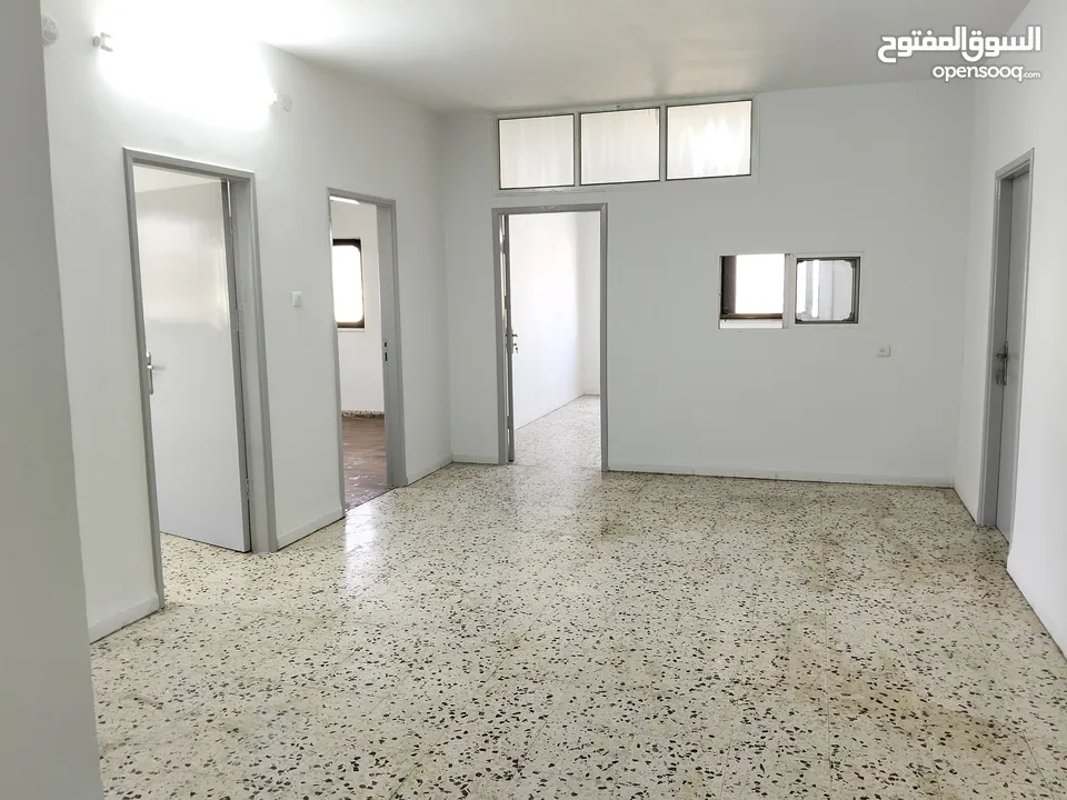 منزل للايجار حلحول الشارع الرئيسي