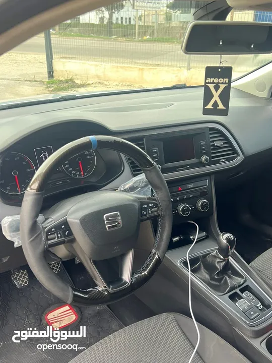 SEAT LEON 2018 / جير عادي / سيارة مميزة بسعر مميز