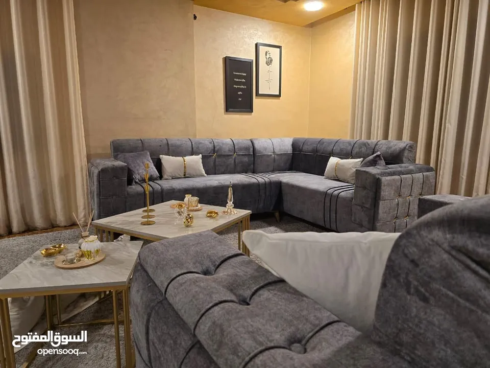 طقم كورنر تفصيل 9 مقاعد لون سكني خشب سويد  استخدام شهر ونص