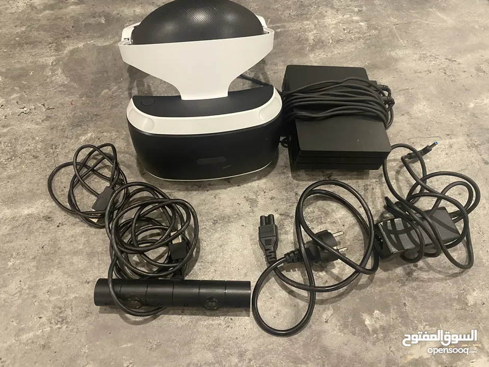 بلاستيشن 4 معه أغراضها كامله VR