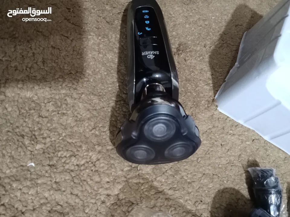 ماكينه حلاقه جديده استعمال مرة واحدة فقط مع ملحقاتها بالكرتونة  ونظارات العالم الافتراضي جديدة للبيع