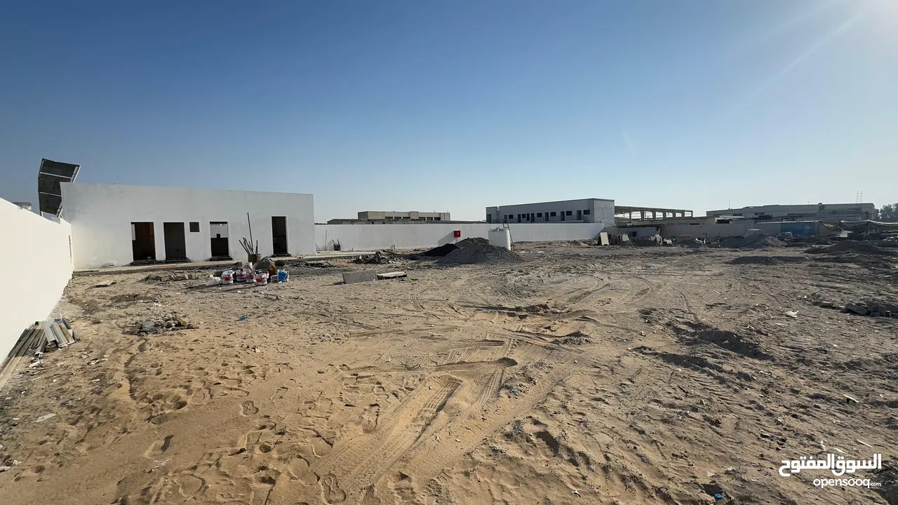 للايجار السنوي ارض محوطة قوة احمال كهرباء عالية في الشارقة الصجعة الصناعية Industrial land for rent