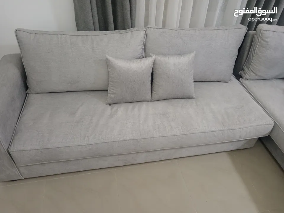 اثاث جديد لم يستخدم بداعي السفر