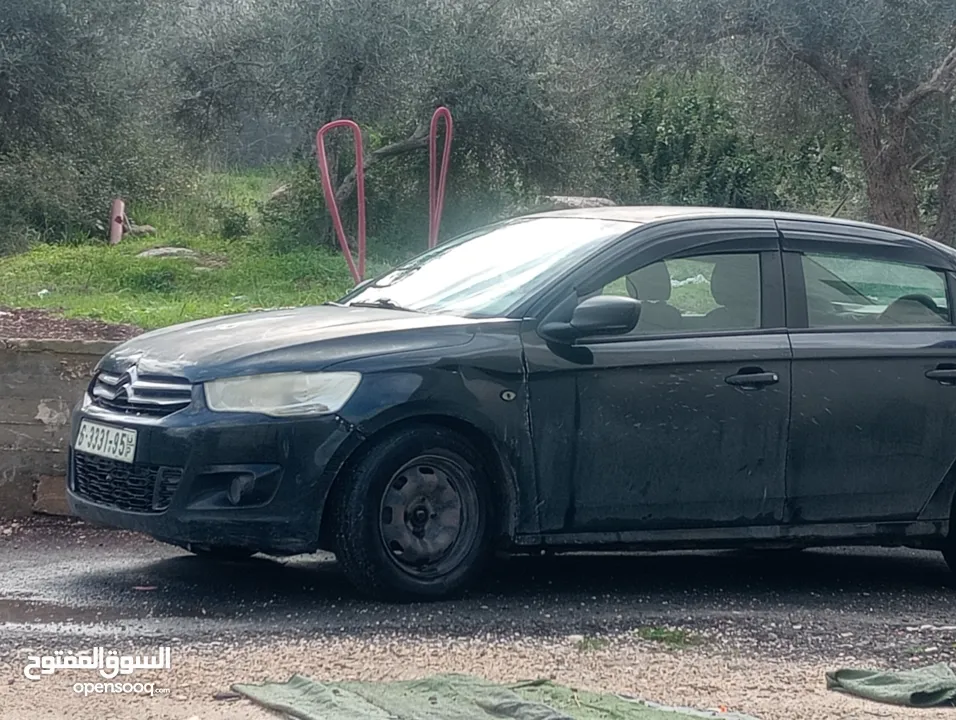 للبيع بسعر مغري جدا جدا ستروين اليزية يد اولى المالك الاول بالرخصه لون اسود دهان شركه خدوش عادية ب