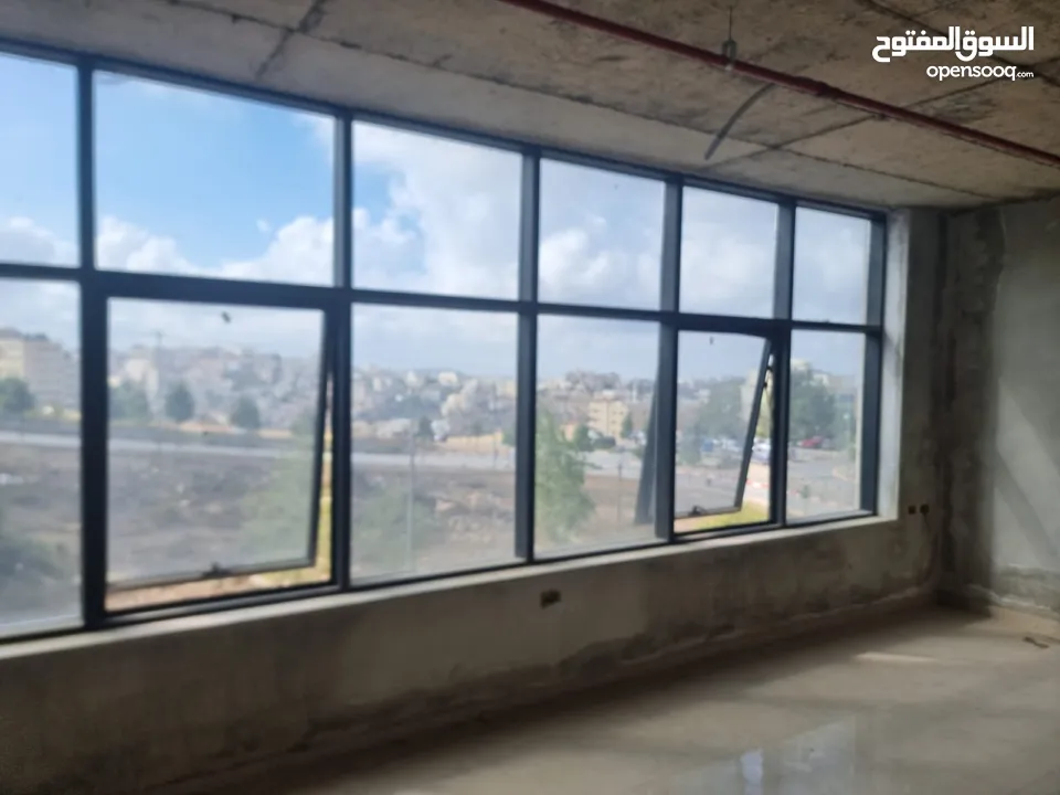 طابق تجاري للأيجار او للبيع في الطيرة الشارع الرئيسي