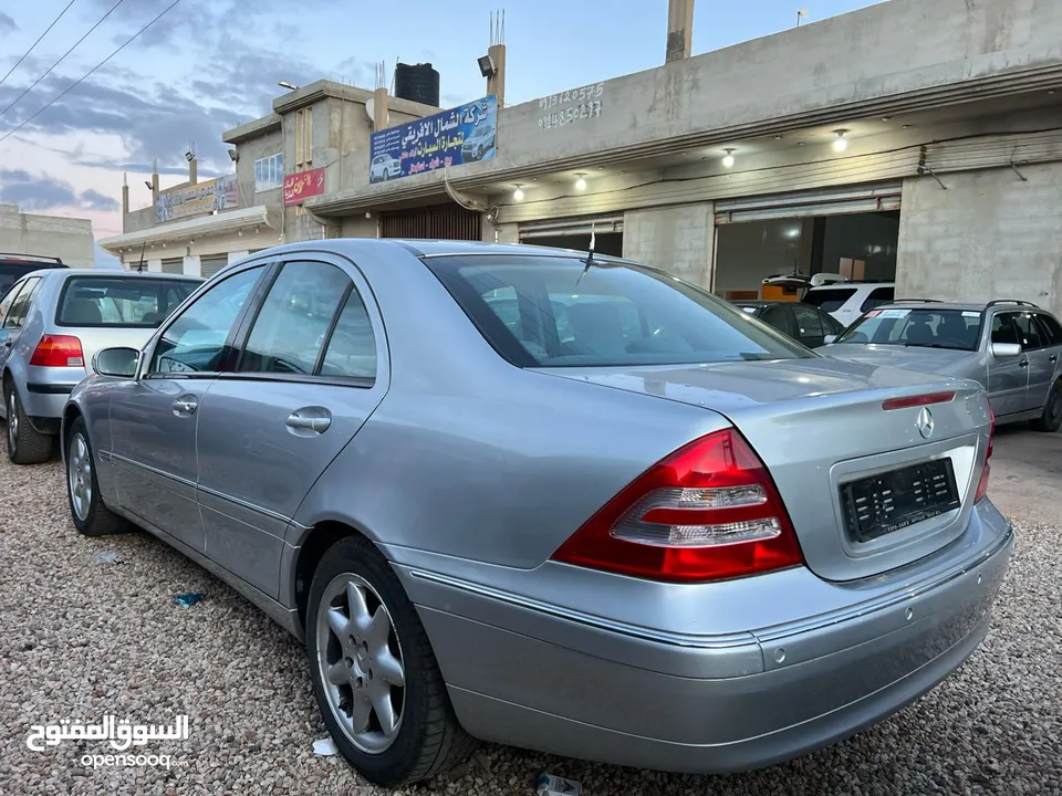 مرسيدس C320 سياره سويسريه نظيفه جدا