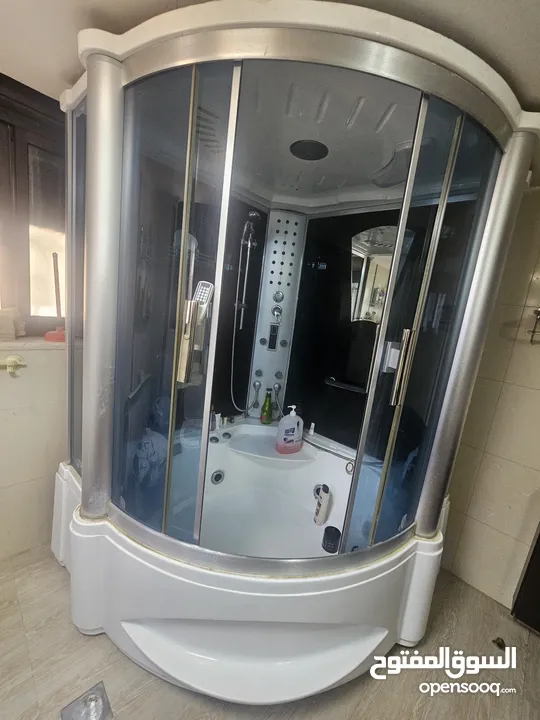جاكوزي حديث وكبير للبيع بسعر رخيص