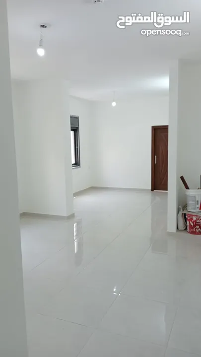 شقة طابو للبيع كاش فقط، نابلس المخفية قرب سوبر ماركت مطاوع عمارة المحسن الطابق الثاني ويوجد مصعد ووا