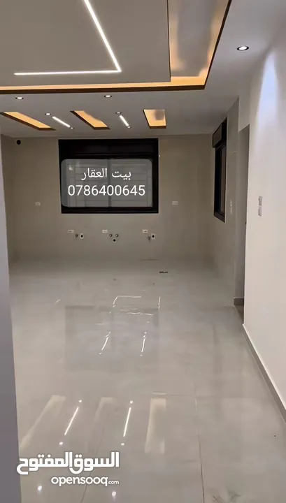 شقة فاخرة مع روف و تراس مكشوف بإطلالة بانورامية للبيع