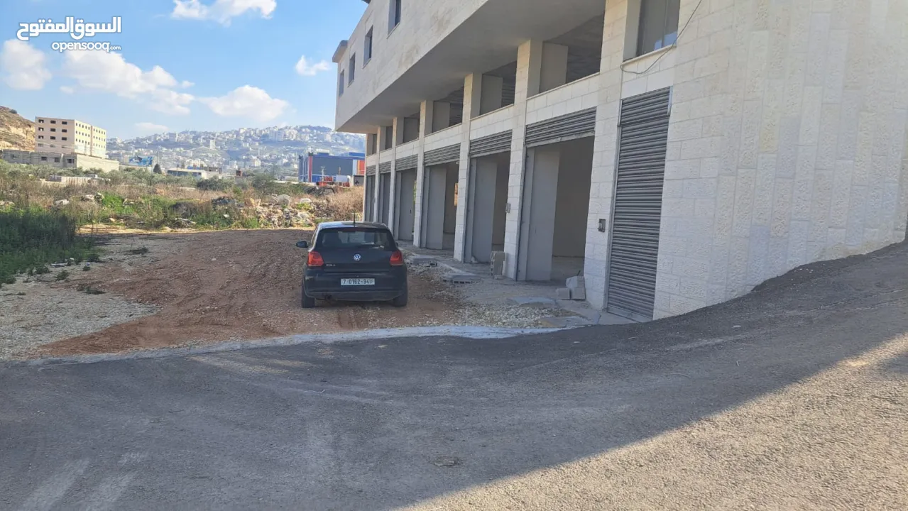 مخازن للايجار في موقع مميز
