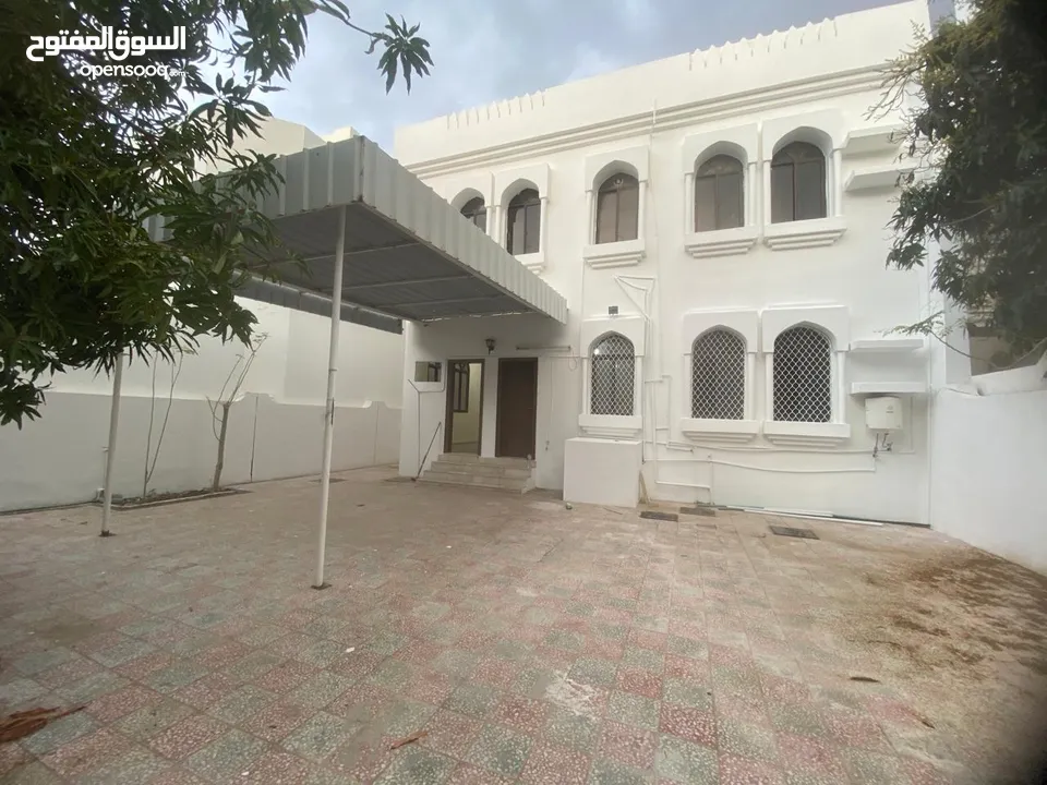 6Me36-Fabulous Commercial 8BHK Villa for rent in Qurum, Al Sarooj