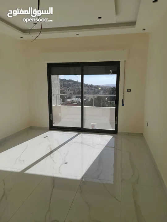 شقه تشطيب جديد2نوم مع ماستر2حمام صاله صالون مطبخ بلكون موقع مميز/يوجداسكان يتوفر به شقق أخرى للايجار