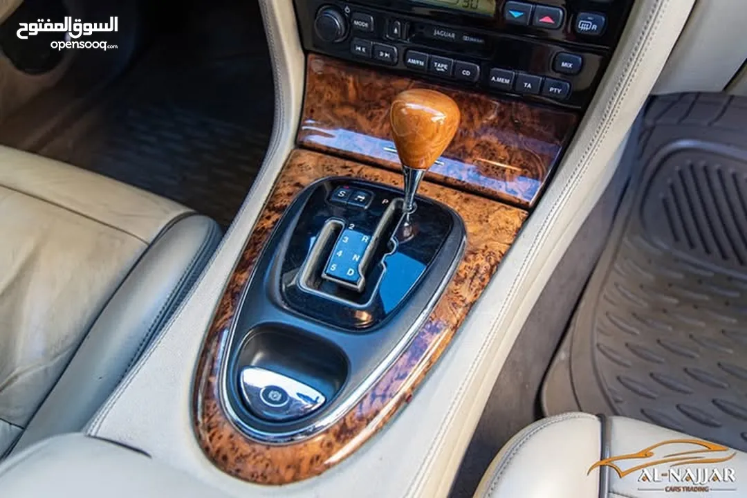 Jaguar Xj8 2005  السيارة مميزة جدا
