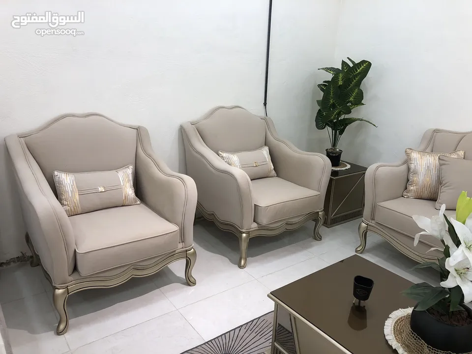 طقم كنب صالون محلي 2 ثلاثية و 2 مفرد، 7 مقاعد أو 8، حفر زان صلون نخب تشطيب عالي الجودة