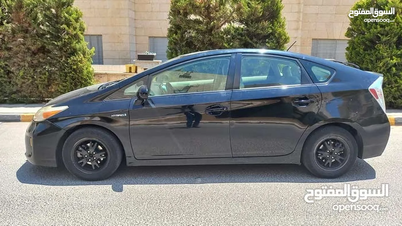 تويوتا بريوس لون اسود ملوكي 2014 فحص 3 جيد بسعر مغري قابل للبدل