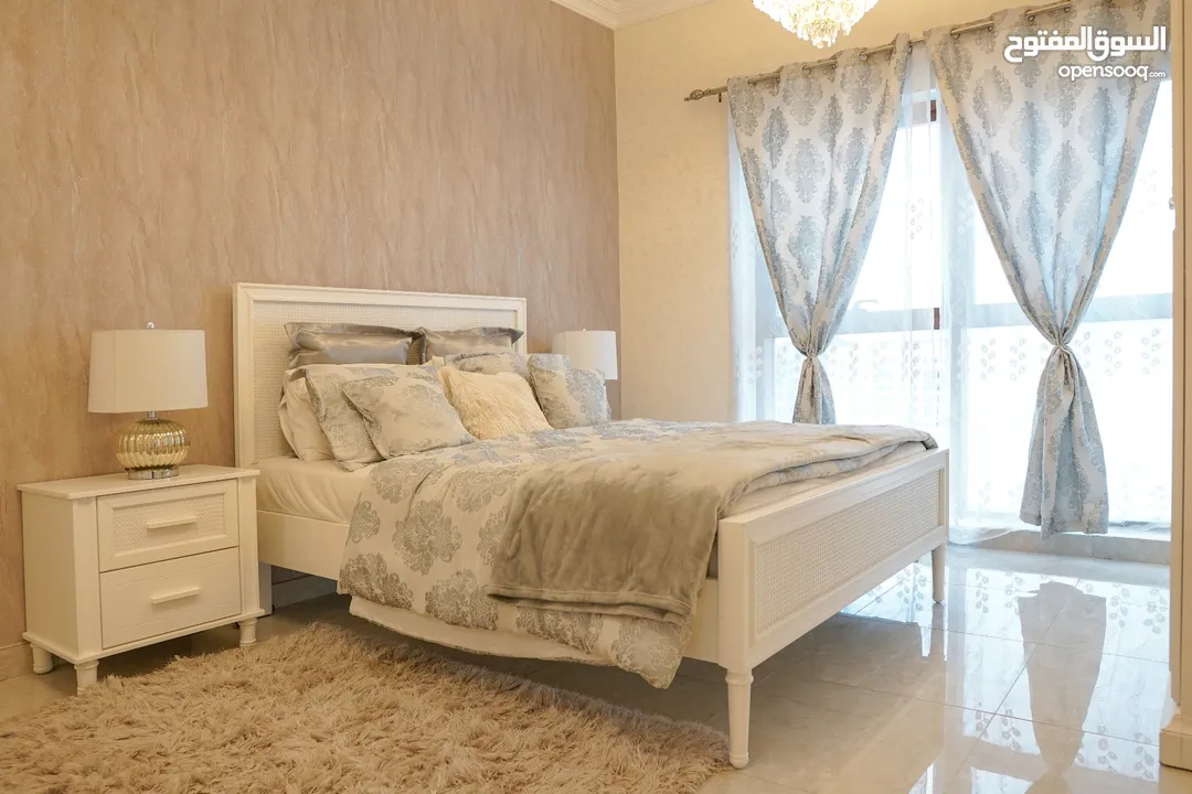 شقة غرفة وصالة جاهزة مساحة كبيرة في دبي