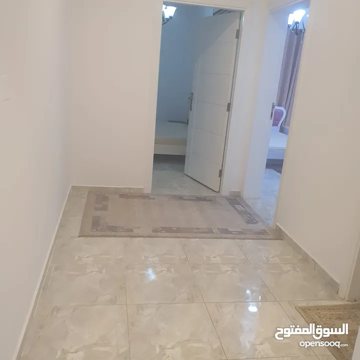 شقة مؤثثة مجهزة بالكامل ببوشر منطقة جامع الأمين للبيع