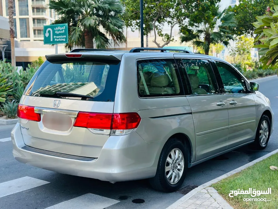 Honda Odyssey ( 7 Seater Family Van) Year-2008 model.Full option model with Sunroof. Automatic door