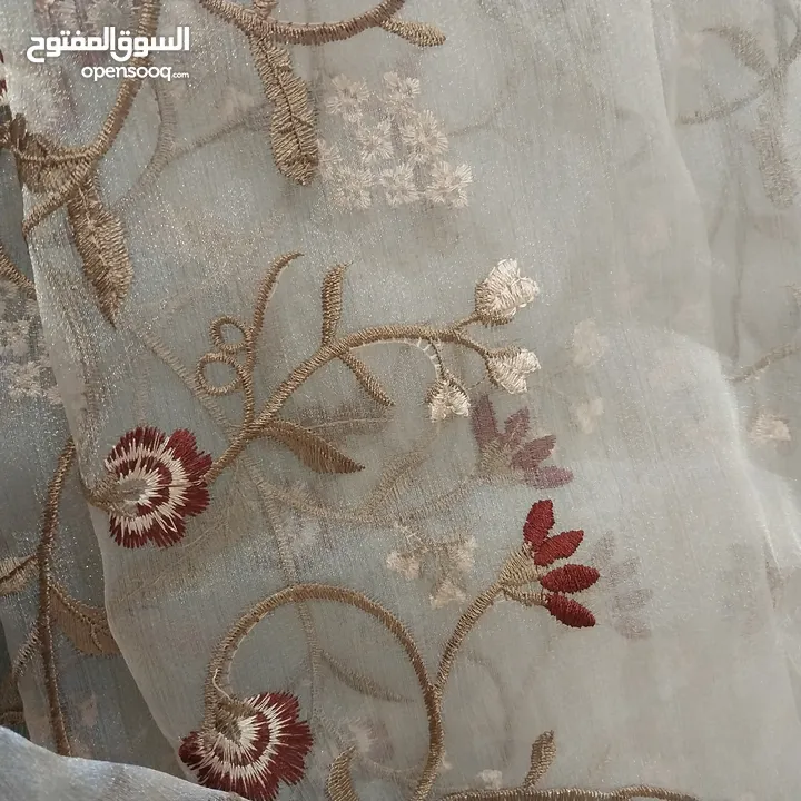 شيفون مطرز ورد خمري