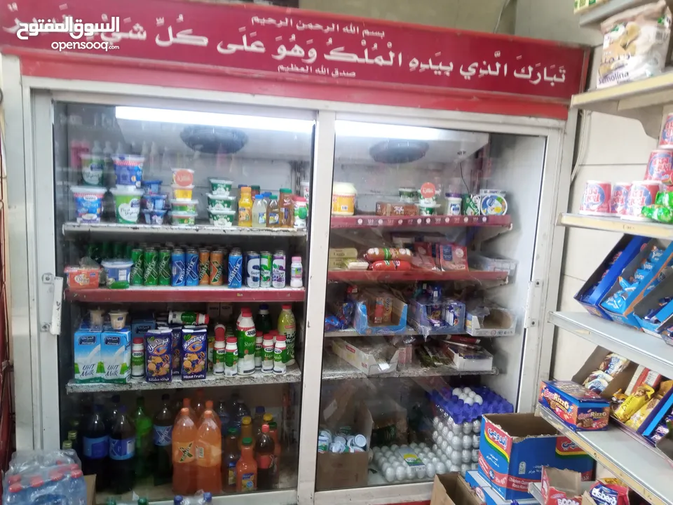 ثلاجة عرض عادية حجم كبير بابين بحالة جيدة تبريد جيد جدا
