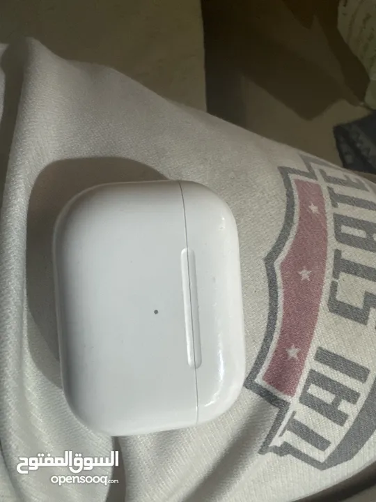 Apple AirPods Pro (1st Generation) with MagSafe Charging Case اصليه