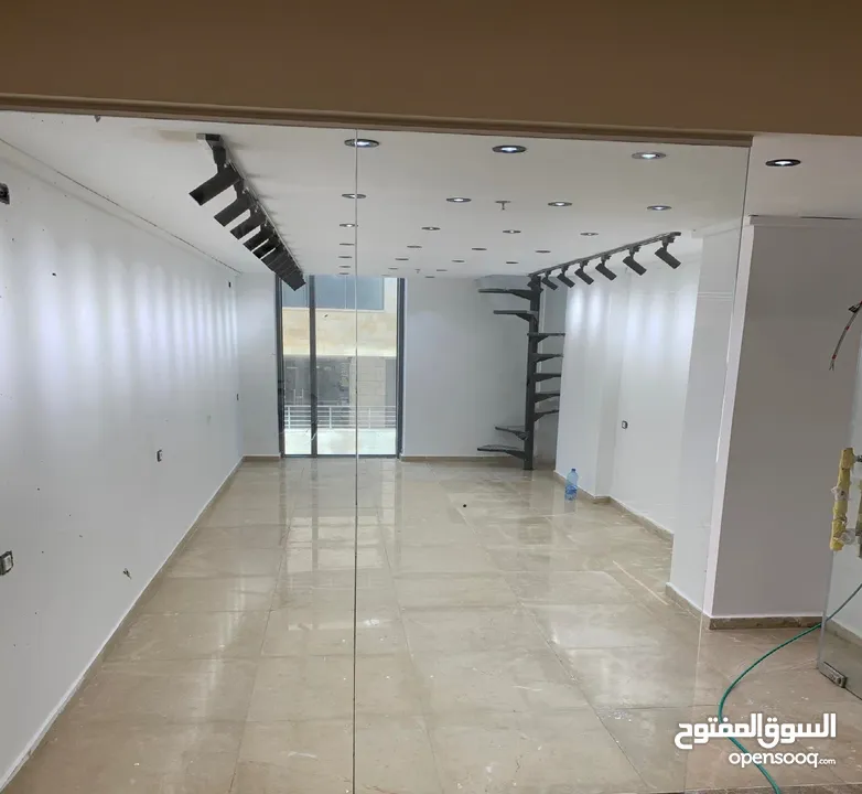 محل تجاري في مجمع حنانيا وخراز الجديد