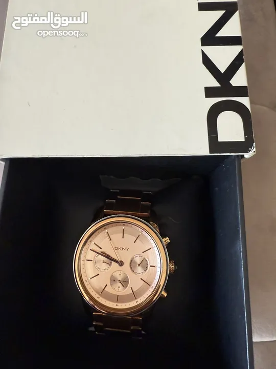 ساعه DKNY معدني برونز بحاله الجديده للبيع
