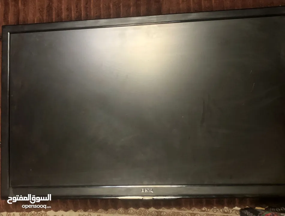 شاشة BenQ شغاله ميه بليه للبيع 30 دينار مع وصلة hd  وشاشه ثانيه نوعها Nihon كانت شغاله وطفت فجأه بتت