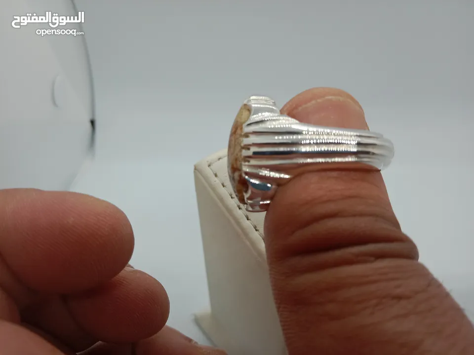 عقيق يماني طحلبي بصياغة من الفضة البحرينية