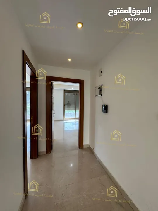 شقة فاخرة - لم تسكن - دير غبار - 3نوم 1ماستر - 220م - بإطلالــــه مميزة - قرب الخدمات العامة