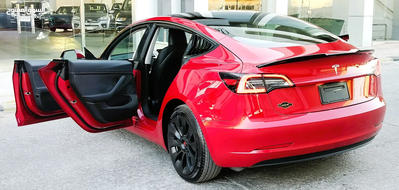 تيسلا 2023 model 3 فحص كامل 4 جــيــد ممشى قليل 18 الف بحالة الوكالة لون مميز بسعر لقطة ومحروووق