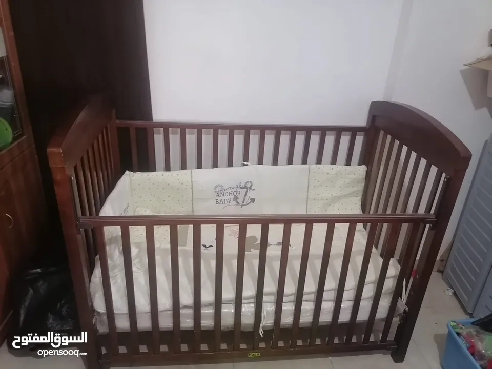 سرير بيبي للبيع ماركة جونيور