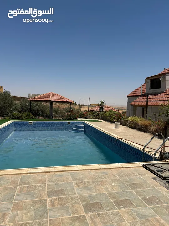 مزرعة 10 دونمات مع شاليه و مسبح للبيع