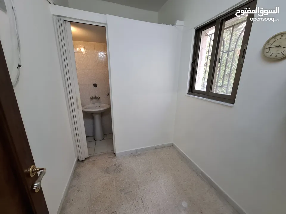 شقة غير مفروشة للإيجار ( Property 40836 )-175064131