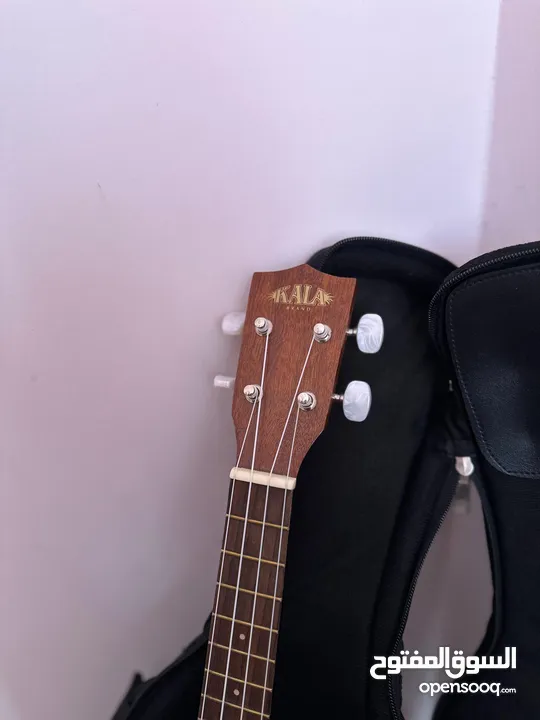 ukulele kala ka-15s يوكيليلي اصلي جديد مع الشنتة نوعية ممتازة جدا اوتار اصلية جديدة نوعية نضيفة