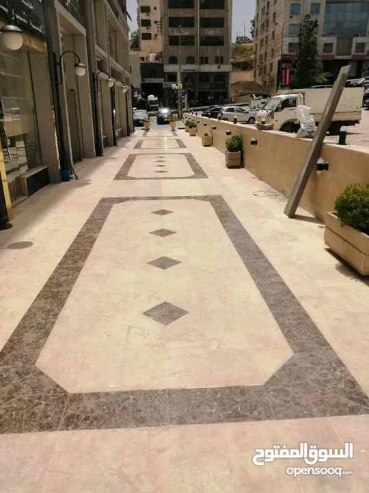 للإيجار محل تجاري في شارع وصفي التل (الجاردنز) بعد تقاطع البشيتي في عمارة القدس مساحة 51 متر مربع