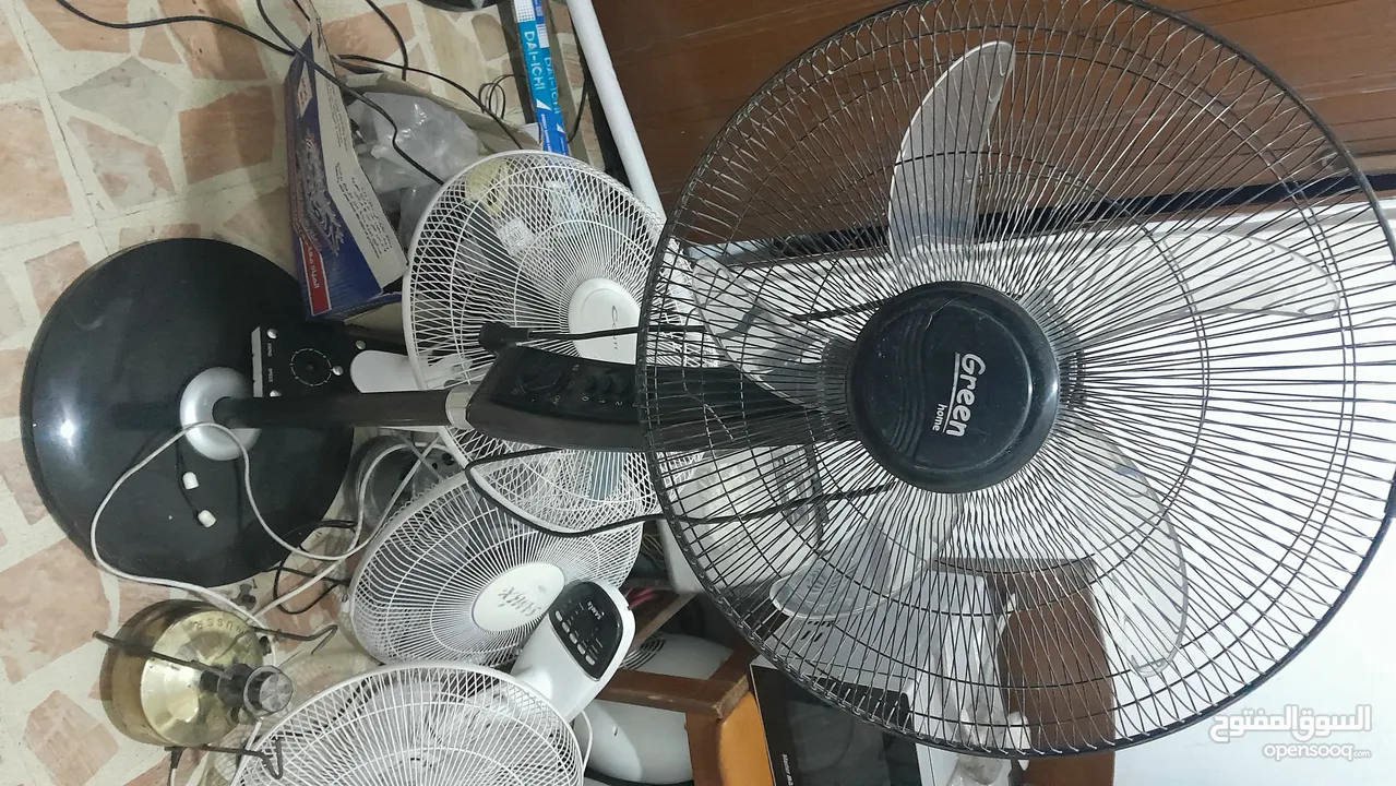 مراوح جانبية وستاند  وارضيه بحالة جيده جدا